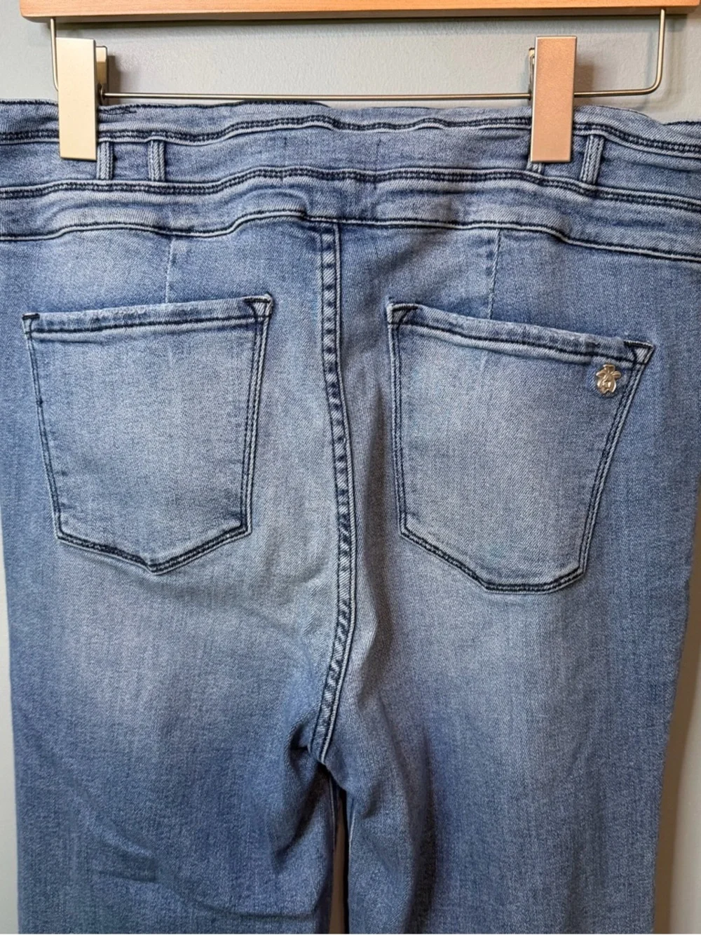 Black Orchid Los Angeles Olivia High Rise Wide Leg Jeans in Keeper.  30 X 28